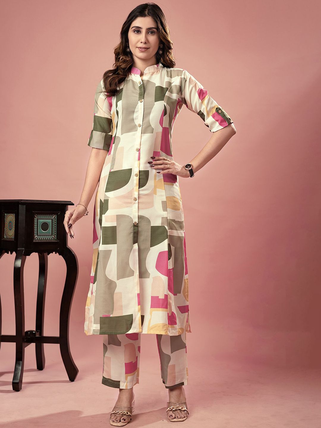 Sun Fashion And Lifestyle Geometric Printed Mandarin Collar A-Line Kurta With Trousers