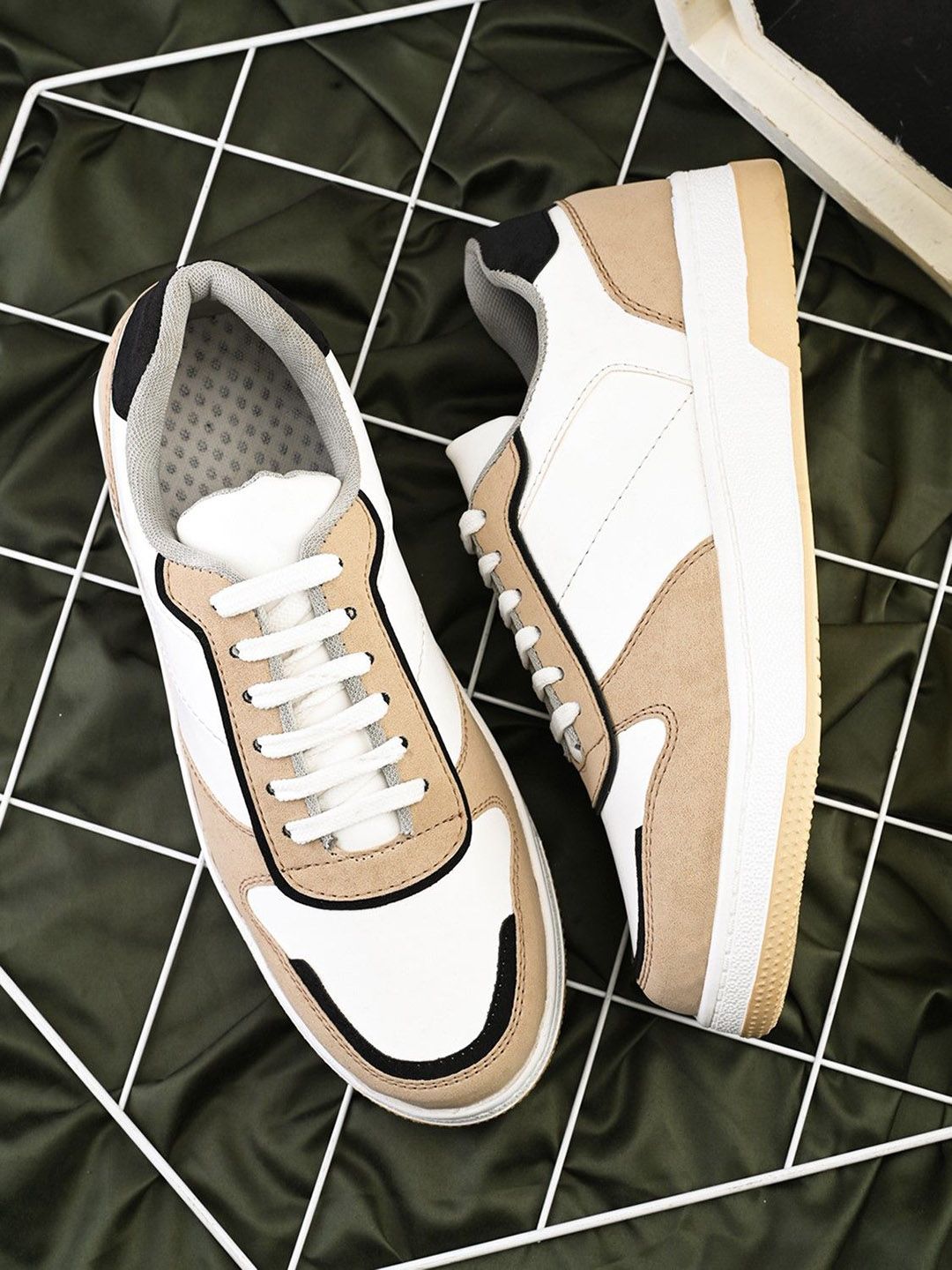 The Roadster Lifestyle Co Men Colourblocked Lightweight Lace Up Casual Sneakers-picture-17