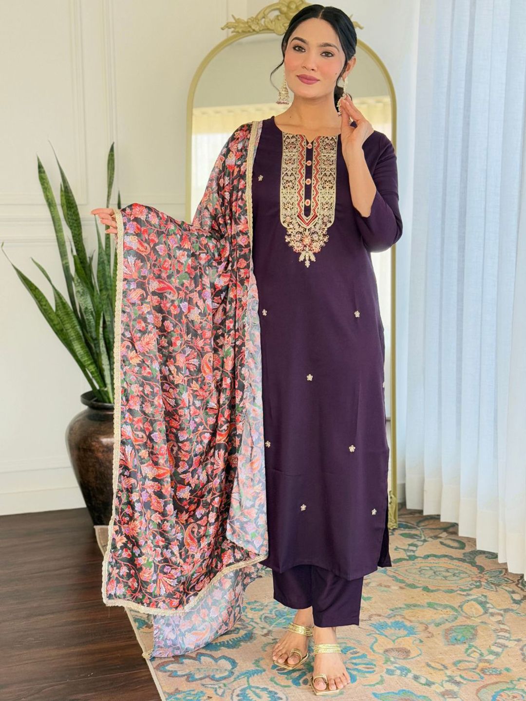 TWINS LADY Women Ethnic Motifs Embroidered Kurta with Trousers & Dupatta