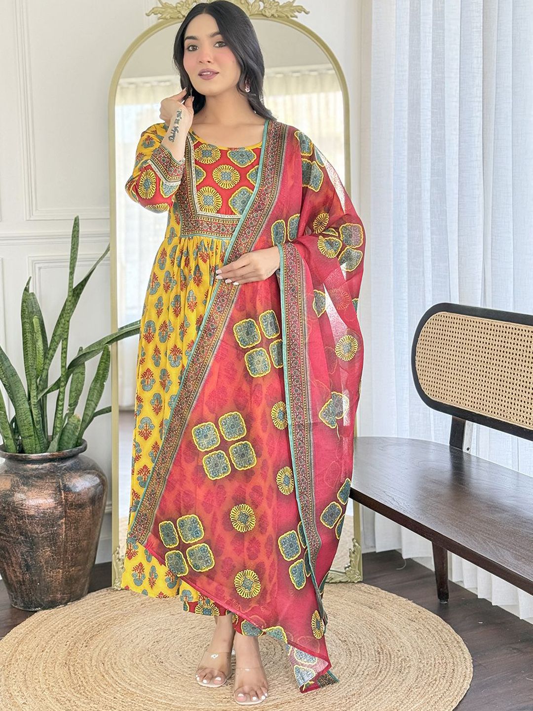 TWINS LADY Women Floral Printed Anarkali Kurta with Trousers & Dupatta