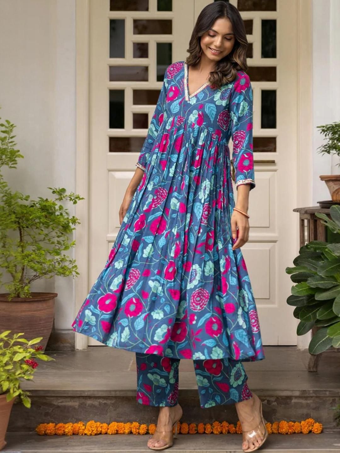 Anouk Rustic Women Floral Printed Kurta with Trousers & Dupatta