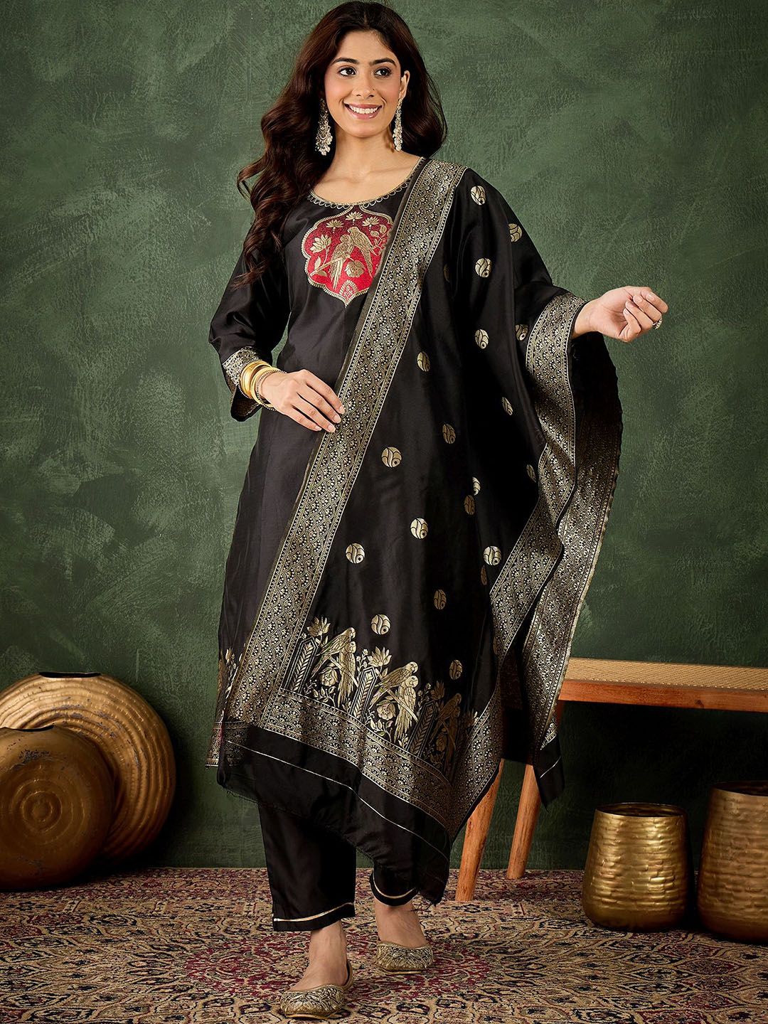 VredeVogel Women Floral Regular Straight Banarasi Kurta with Trousers & With Dupatta