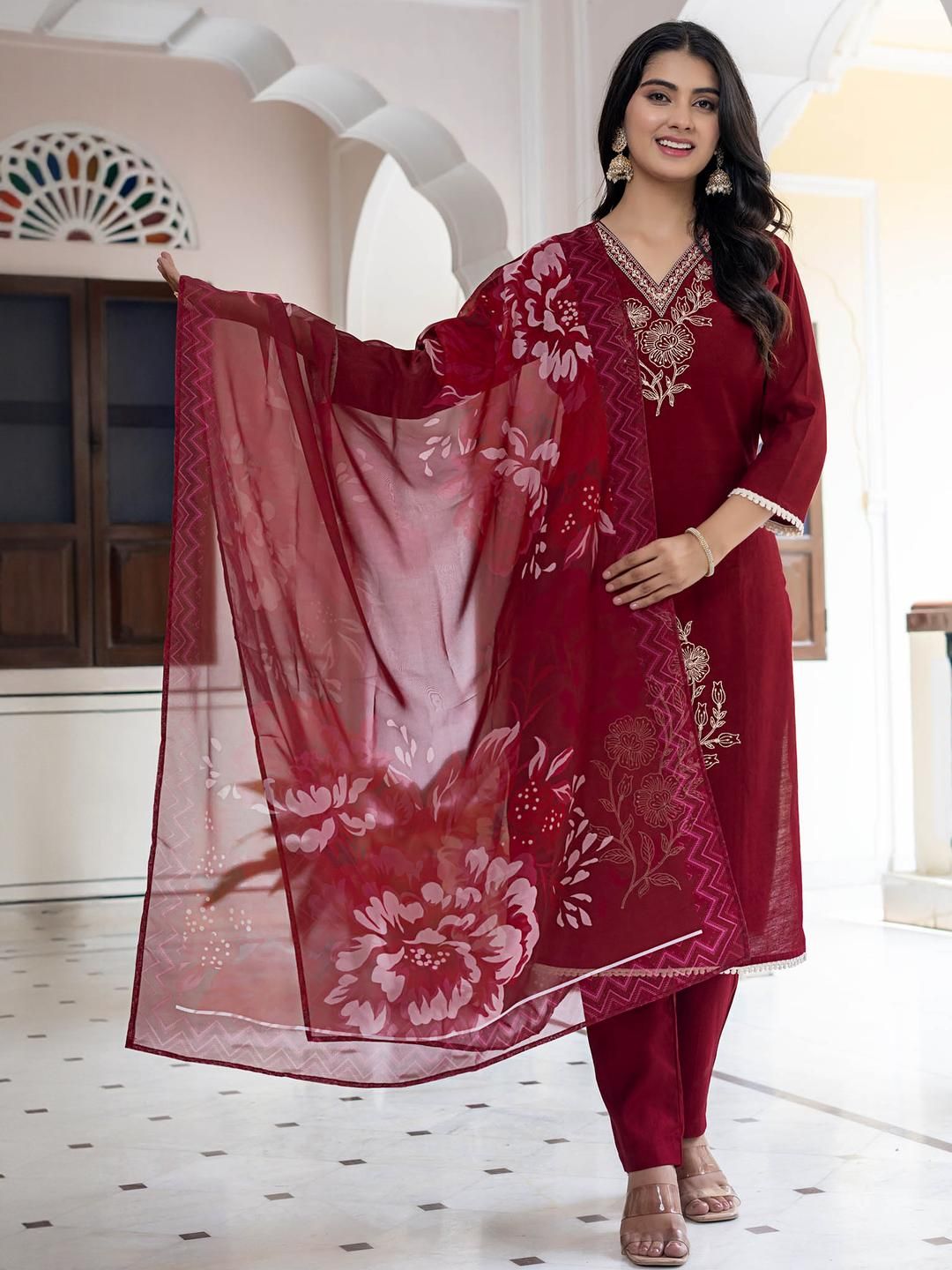 AARAGANA Women Maroon Kurta Sets