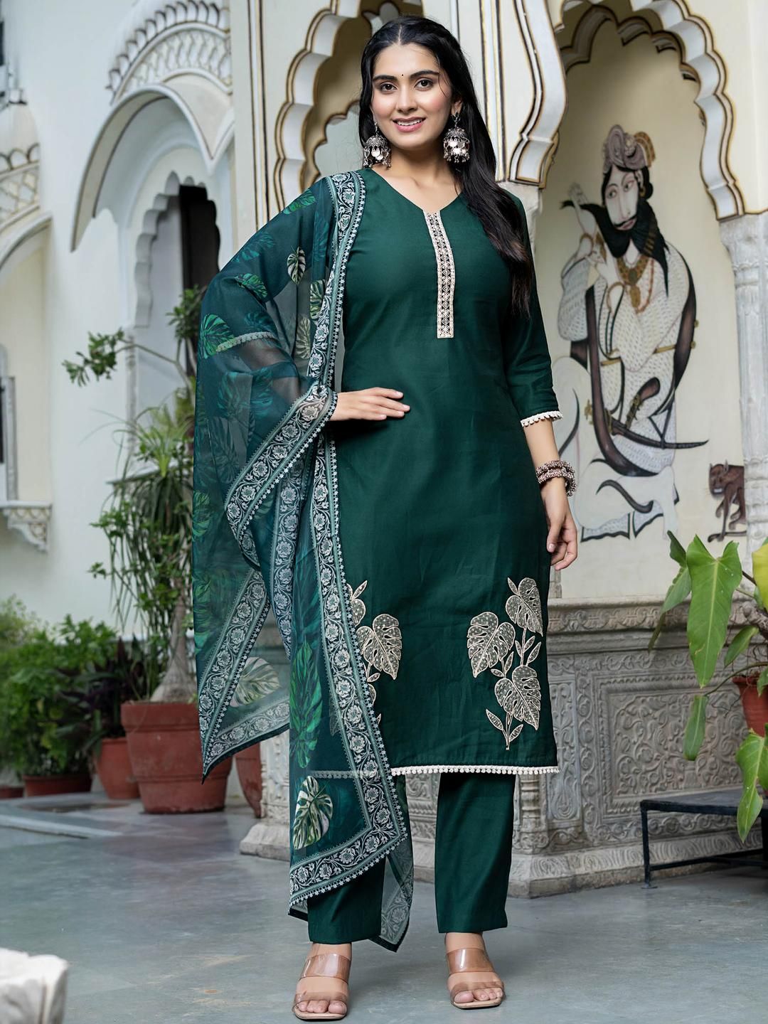 AARAGANA Women Green Kurta Sets