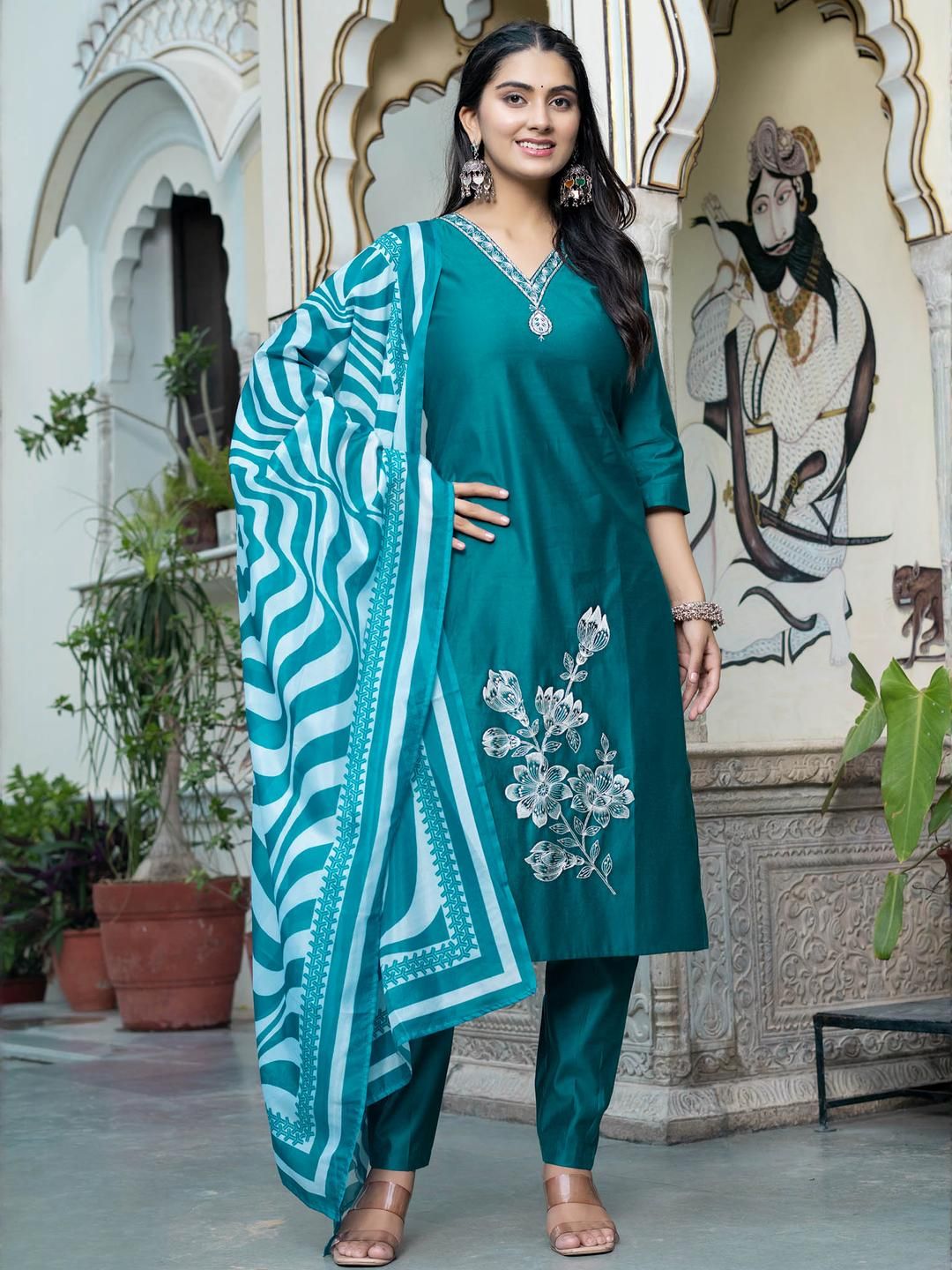 AARAGANA Women Sea Green Kurta Sets