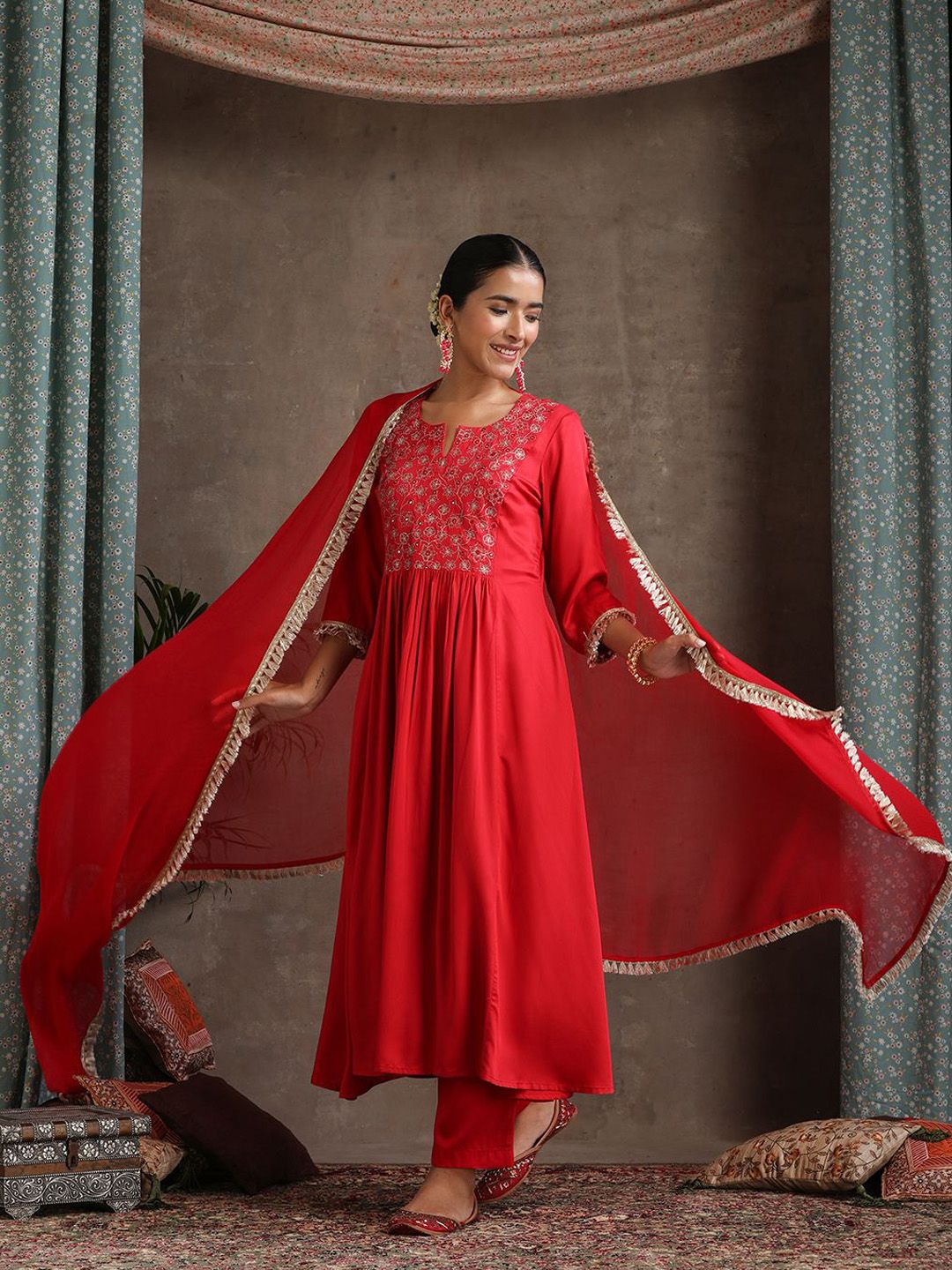 Khushal K Floral Yoke Design Regular Thread Work Kurta With Palazzos & Dupatta