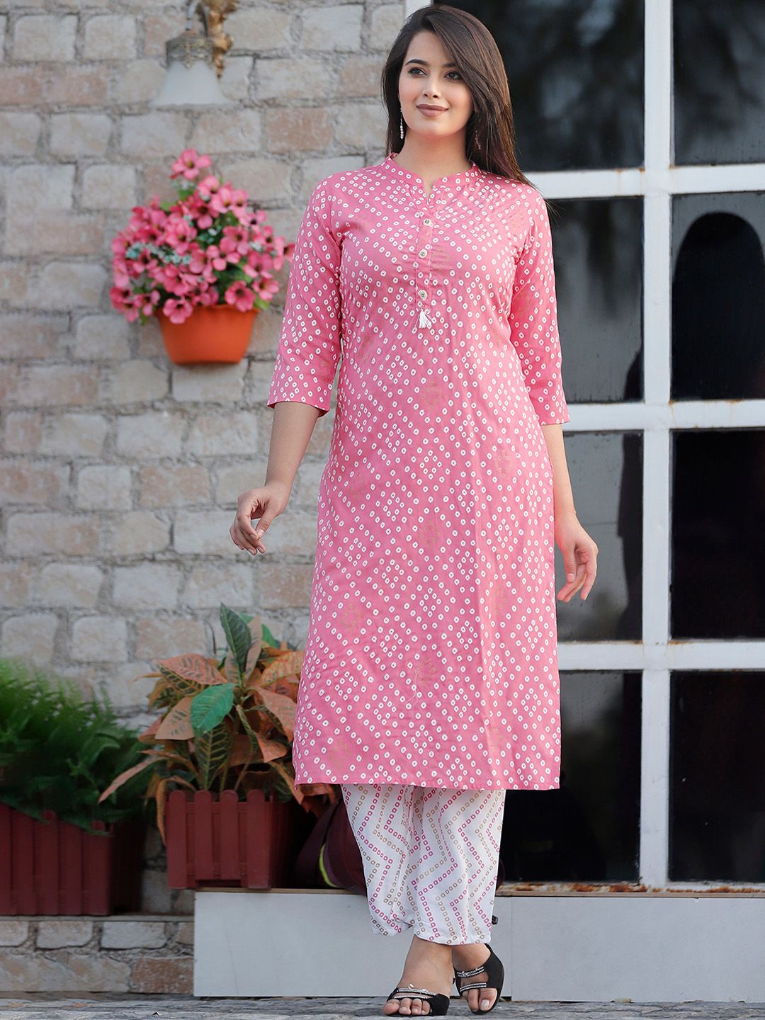 VICITRA Bandhani Printed Mandarin Collar Beads And Stones Straight Kurta With Palazzos