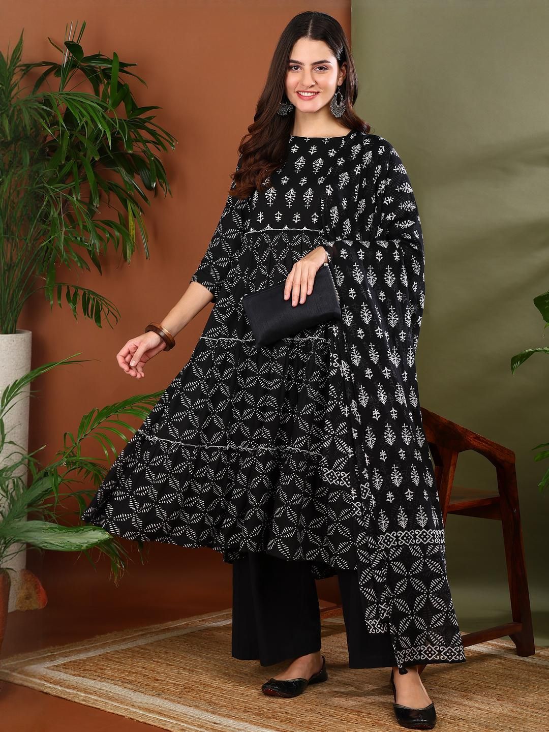 YASH GALLERY Women Black Viscose Rayon Kurta Sets