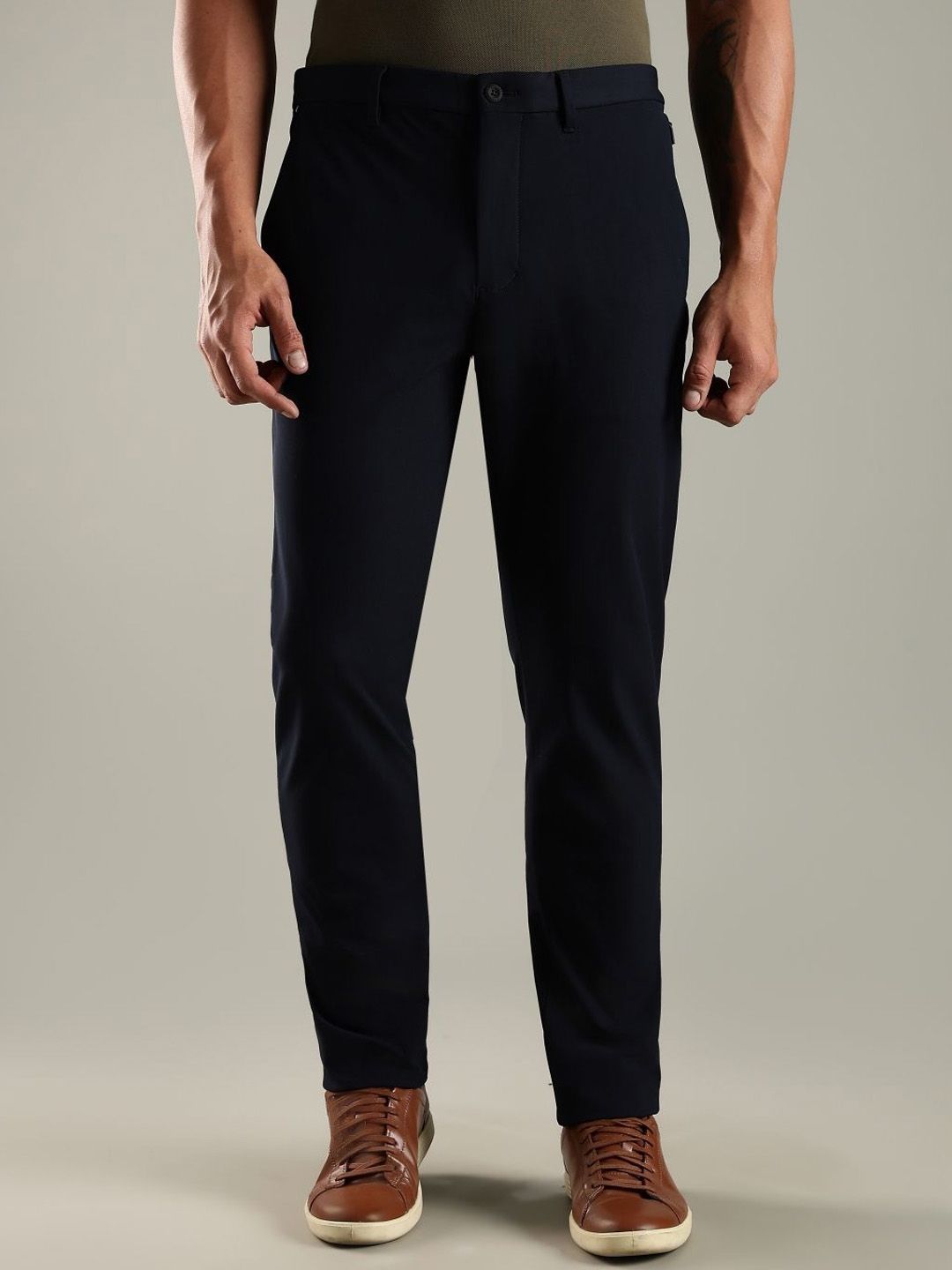 Tommy Hilfiger Men Relaxed Fit Mid-Rise Regular Trousers-picture-10