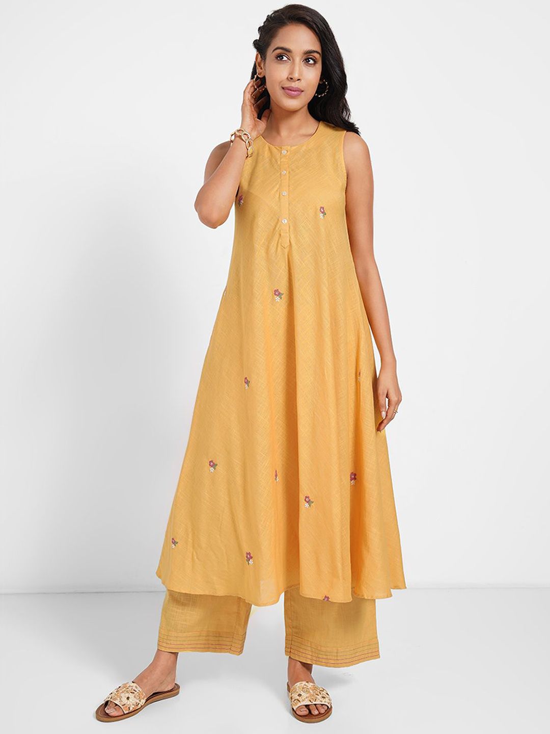 RANGMANCH BY PANTALOONS Women Floral Embroidered  Kurta with Trousers