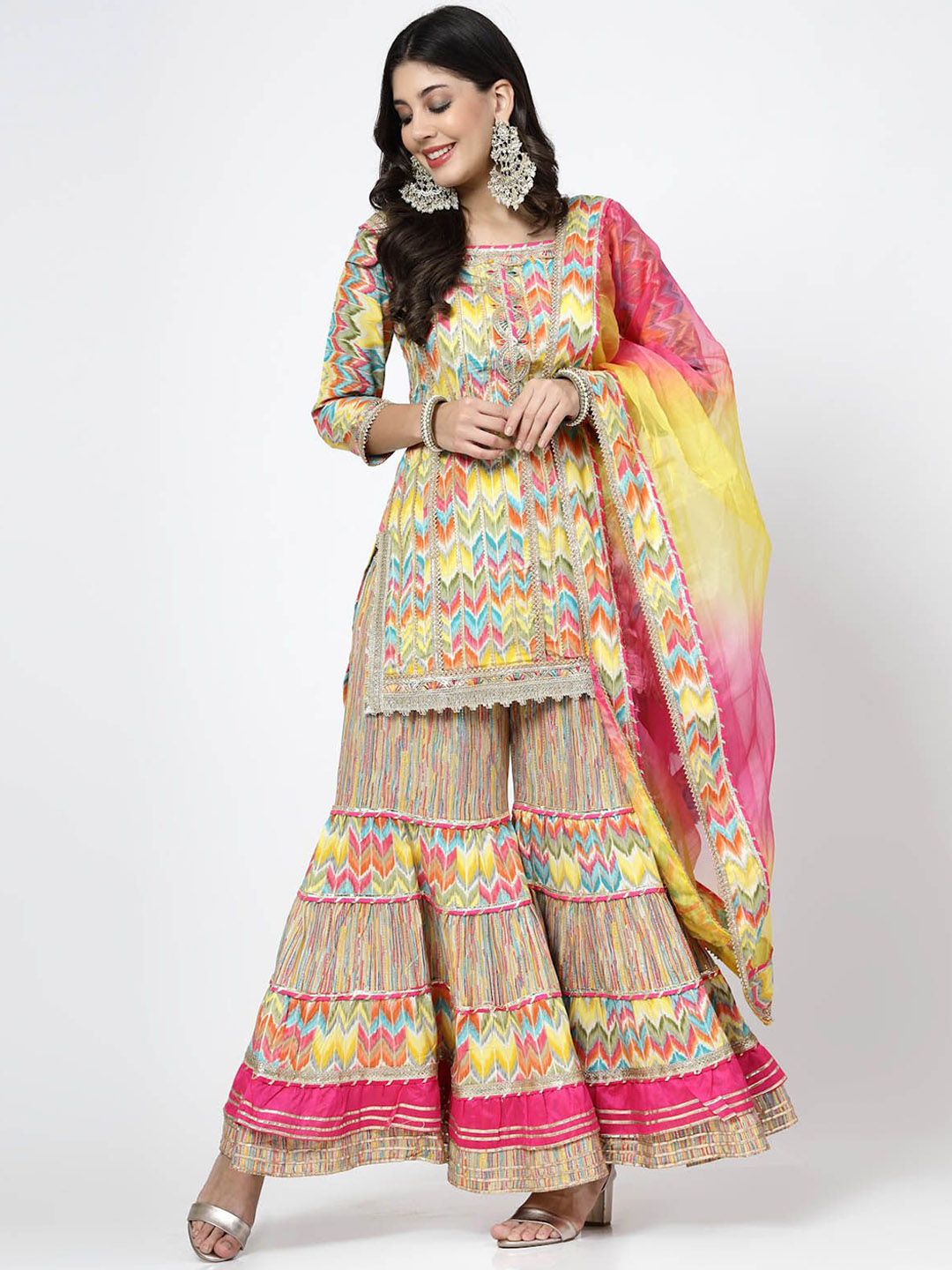 TS LIFESTYLE Women Ethnic Motifs Printed Regular Kurti with Sharara & Dupatta