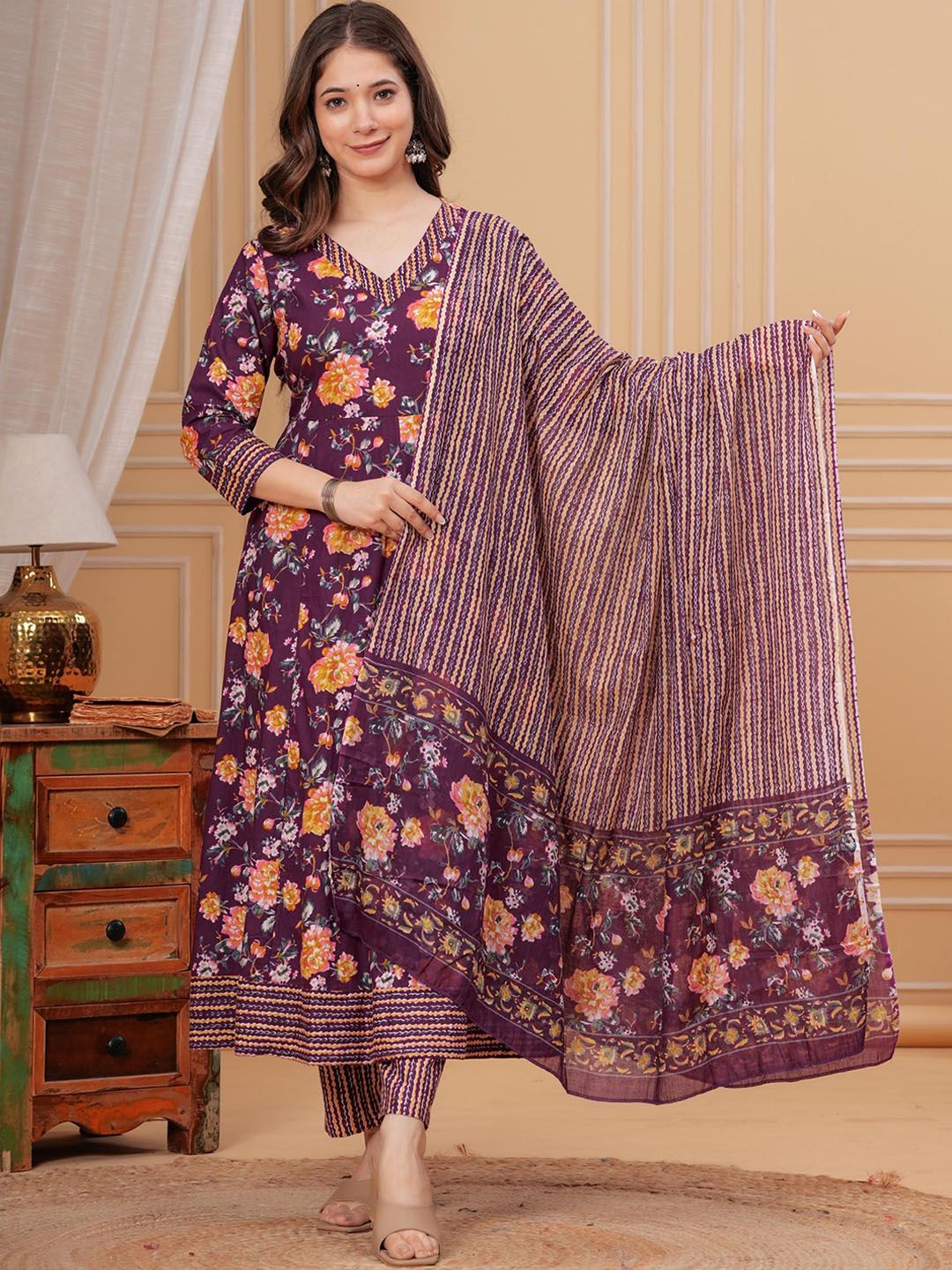 MEERA FAB Women Floral Printed Regular Pure Cotton Kurta & Trousers With Dupatta