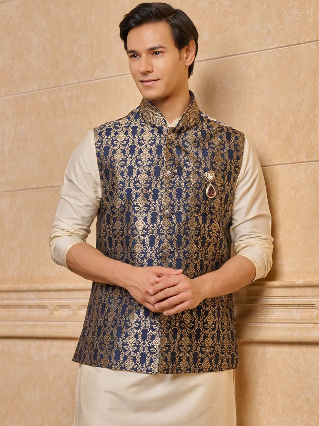 Tasva Men Ethnic Motifs Woven Design Brocade Bundi Nehru Jacket-picture-33
