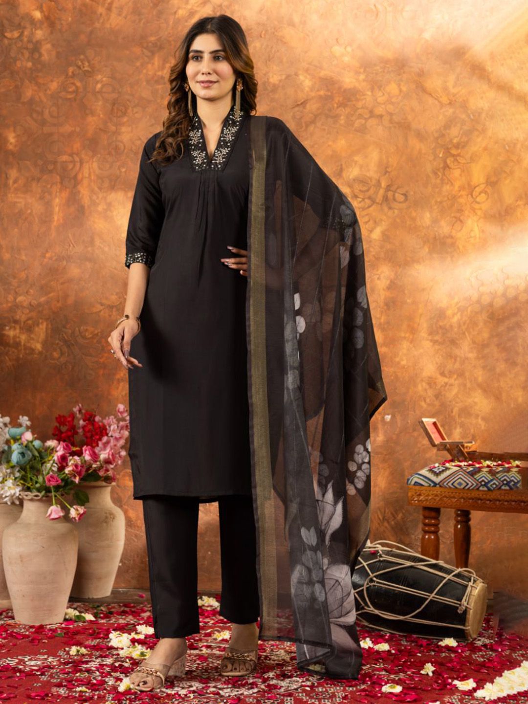KRITVA FASHION Women Solid Kurta with Trousers & Dupatta