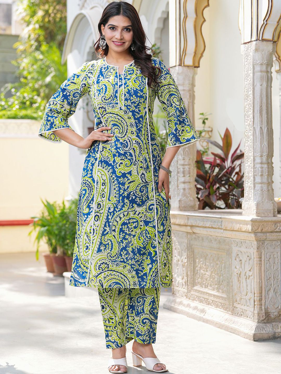 Pistaa Women Paisley Printed Panelled Pure Cotton Kurta With Trousers