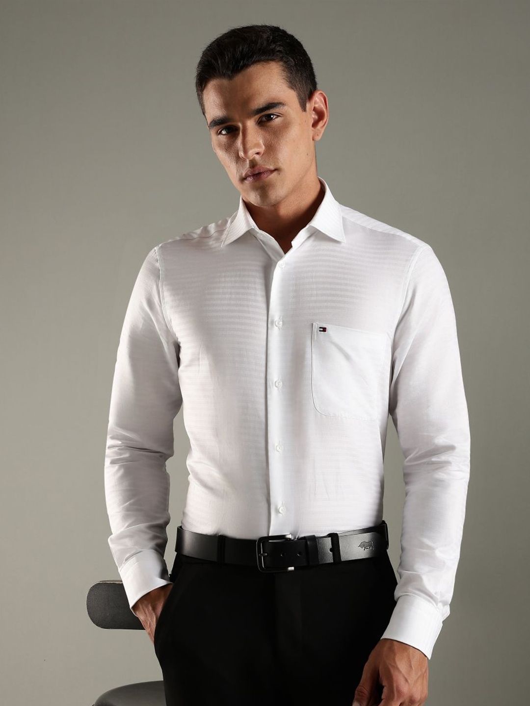Tommy Hilfiger Men Slim Fit Solid Spread Collar Pure Cotton Formal Shirt-picture-16