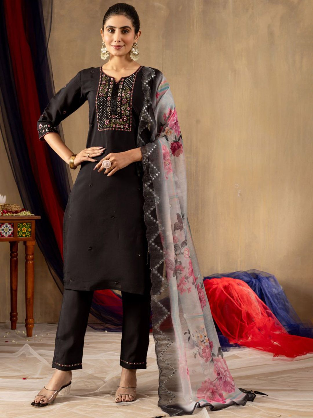 KRITVA FASHION Women Floral Embroidered Regular Thread Work Kurta with Trousers & Dupatta