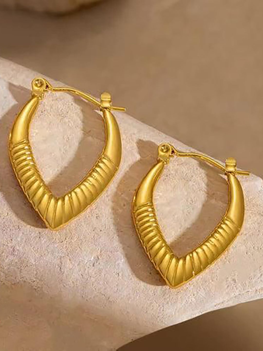 DressBerry Stainless-Steel 18k Gold-Plated Anti-Tarnish Geometric Shaped Hoop Earrings-picture-15