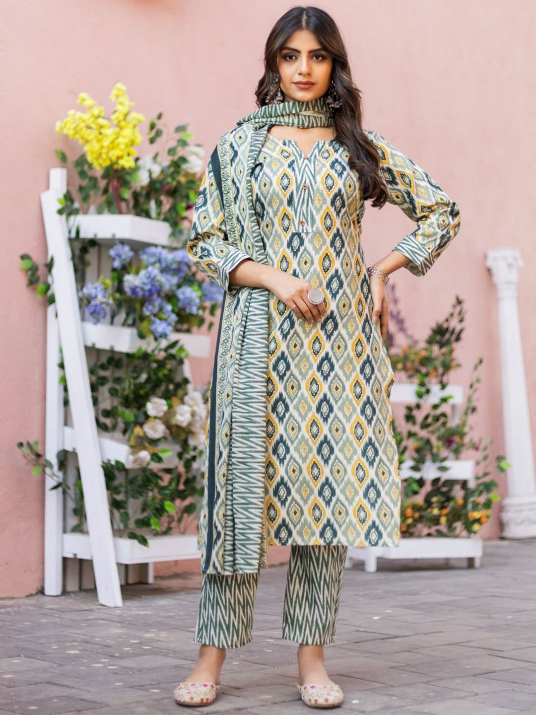 Shriyangan Geometric Printed Pure Cotton Kurta With Trousers & Dupatta