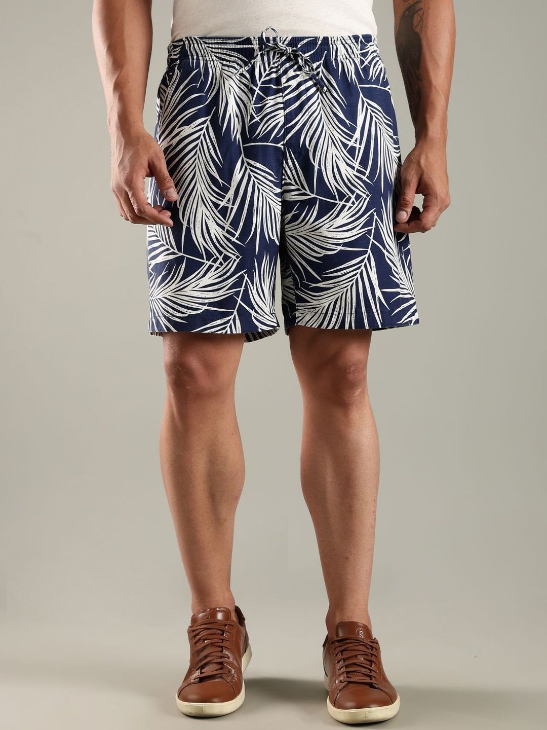 Tommy Hilfiger europe Men Tropical Printed Mid-Rise Regular Shorts-picture-18