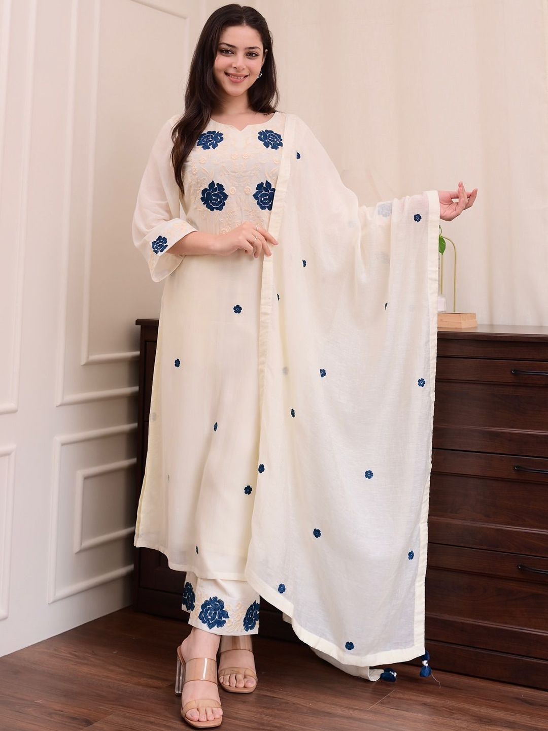 Shriyangan Women Ethnic Motifs Embroidered Kurta with Trousers & Dupatta