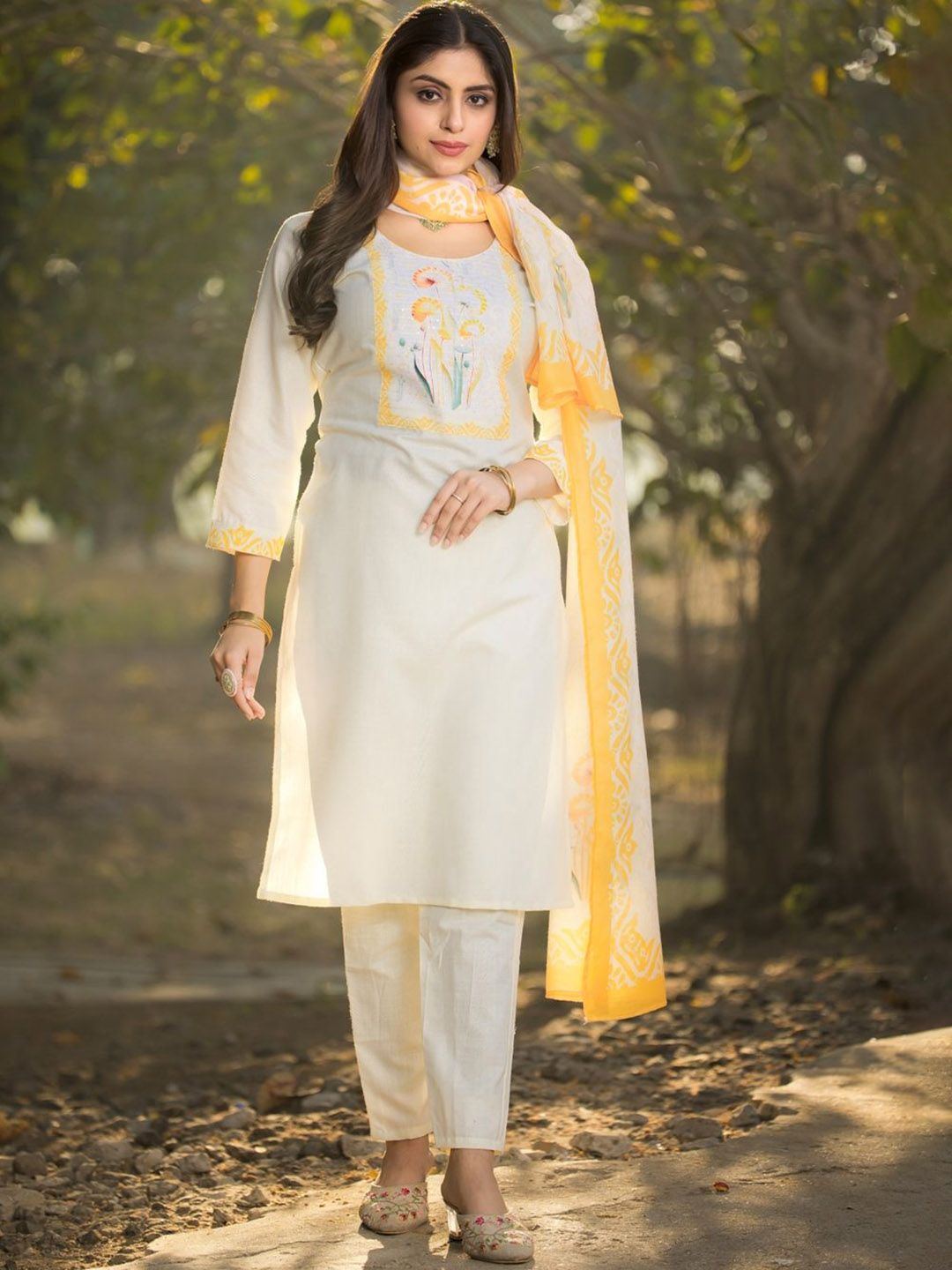 Shriyangan Floral Printed Pure Cotton Kurta With Trousers & Dupatta