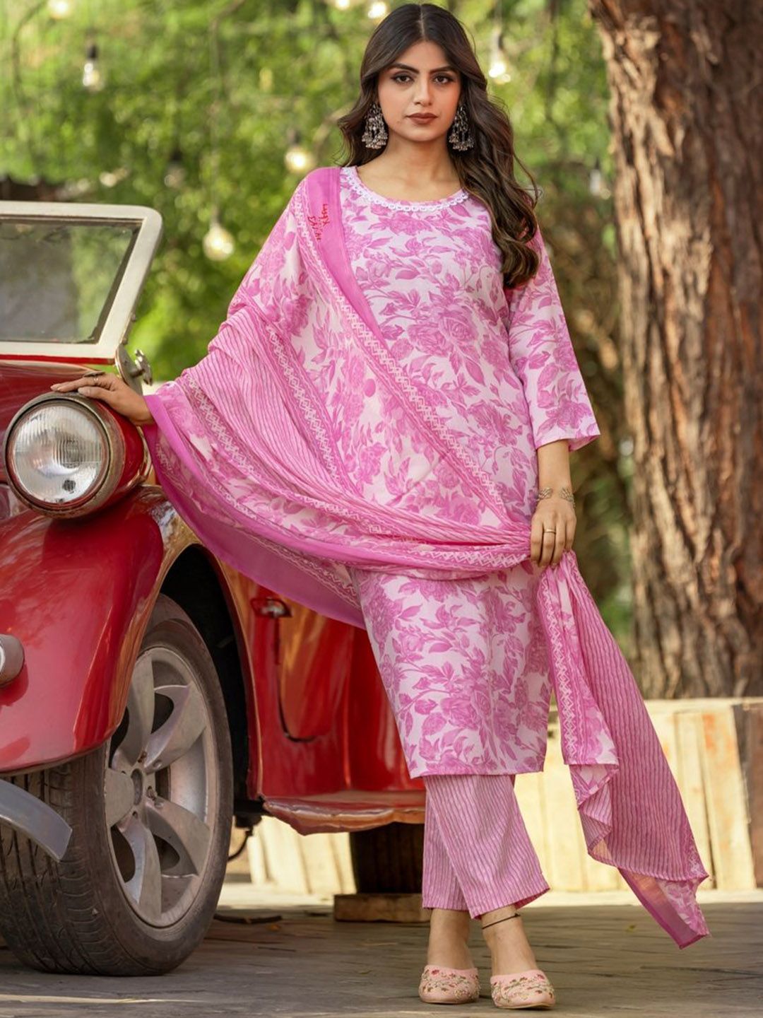 Shriyangan Women Floral Printed Regular Pure Cotton Kurta with Trousers With Dupatta