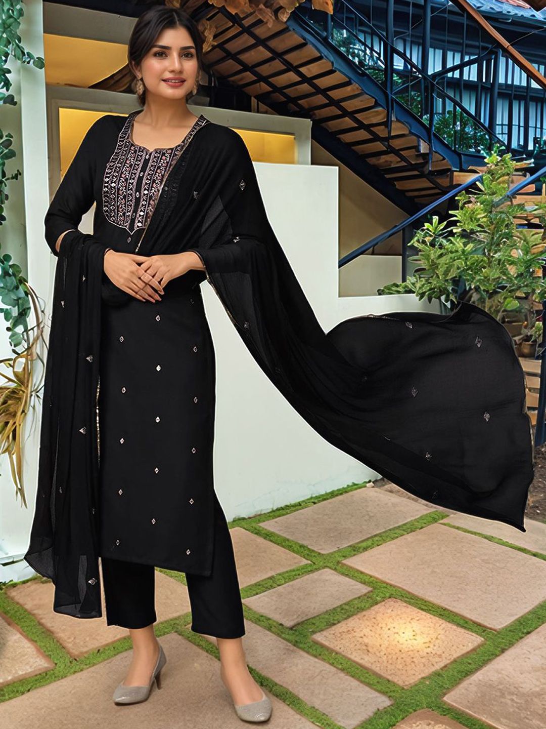 Aaghnya Women Ethnic Motifs Embroidered Kurta with Trousers & Dupatta