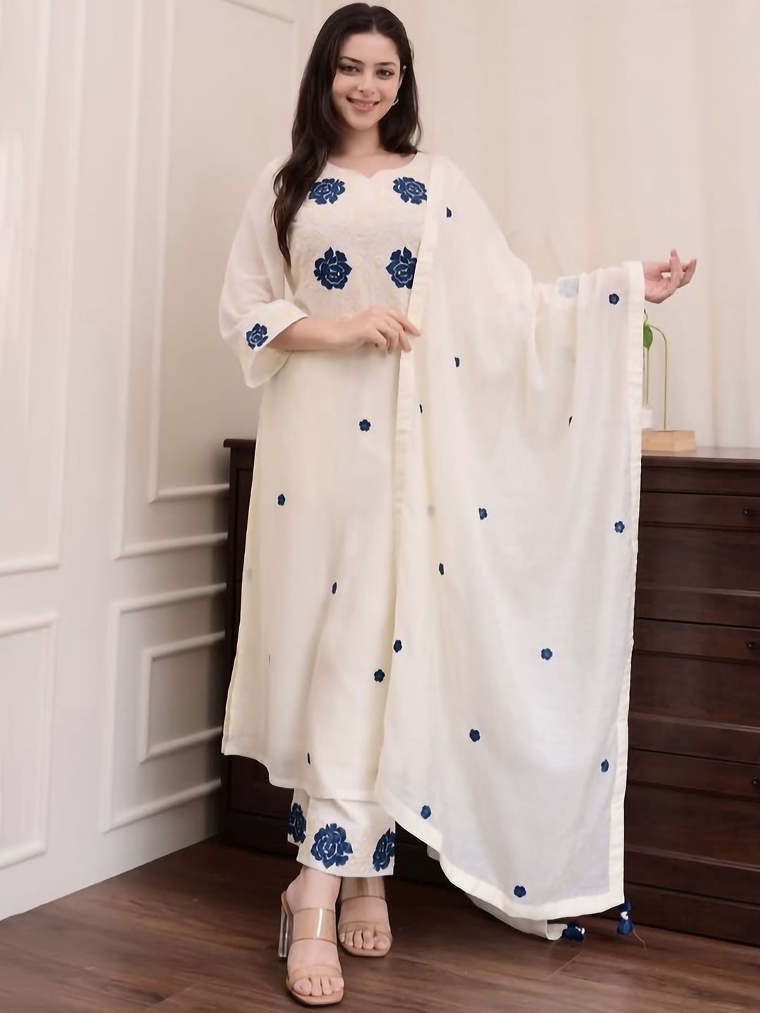 SHREE LAXMINARAYAN EXPORT Women Floral Embroidered Kurti with Trousers & Dupatta