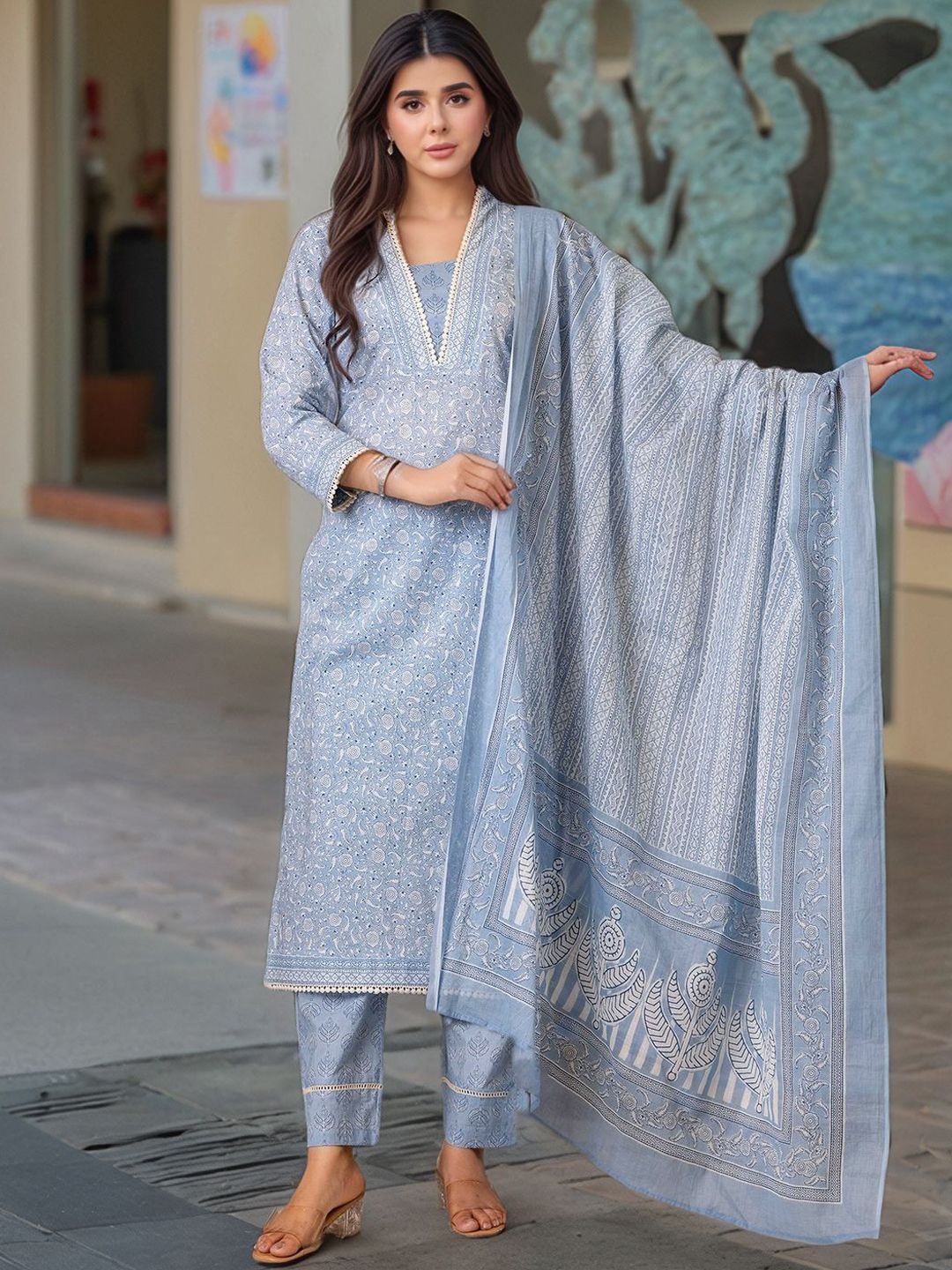 GoSriKi Floral Printed V-Neck Straight Kurta & Trousers With Dupatta