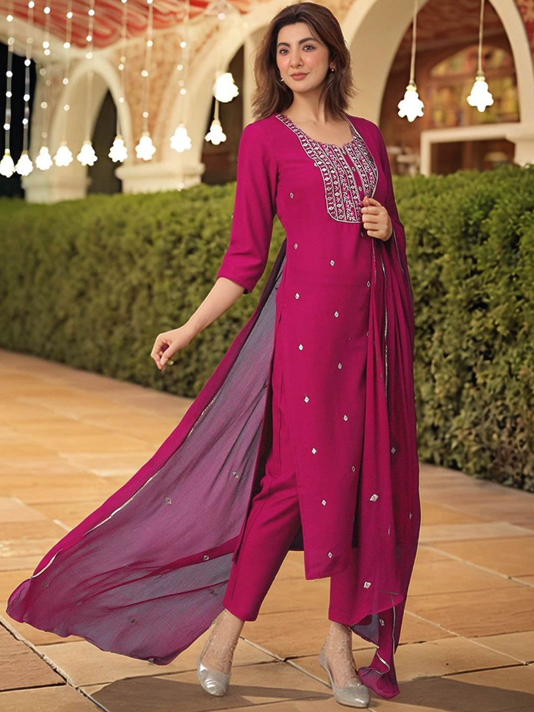DIVASTRI Women Ethnic Motifs Embroidered Kurta with Trousers & Dupatta