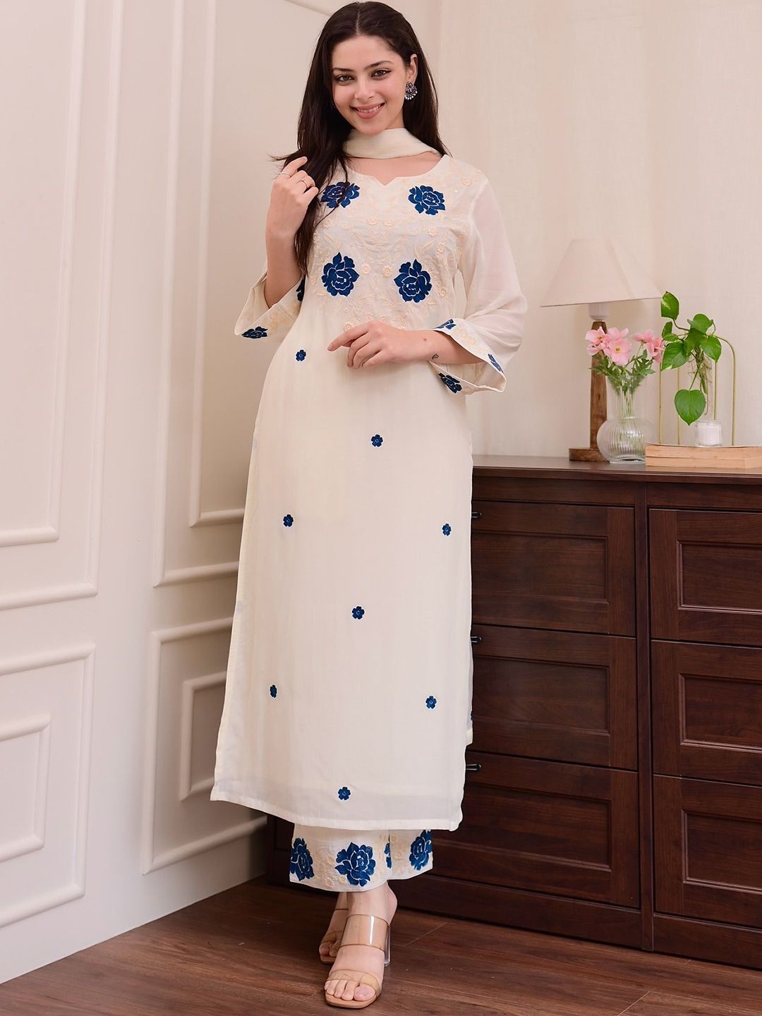 BE IN TEXO FAB Women Floral Embroidered Kurta with Palazzo & Dupatta