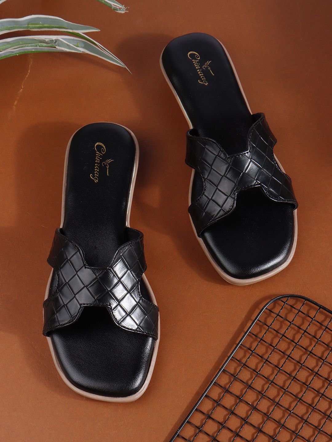 CHINRAAG Women Textured Open Toe Flats-image-2