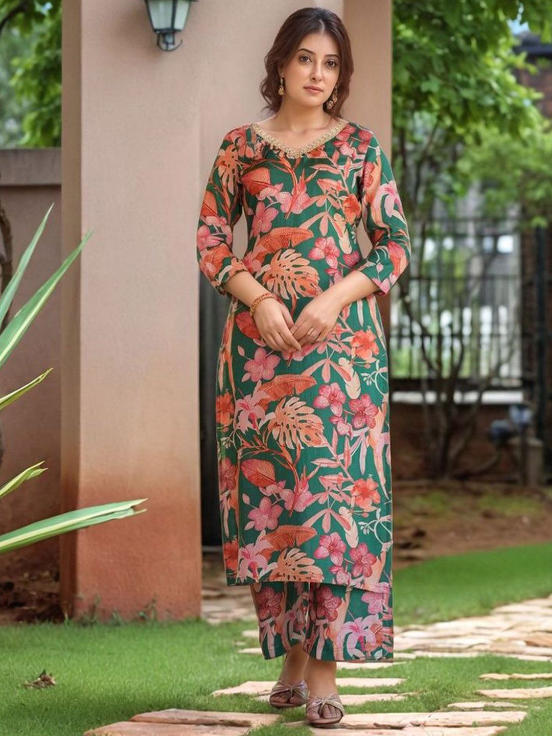 GoSriKi Women Floral Printed V-Neck Regular Kurta with Palazzos