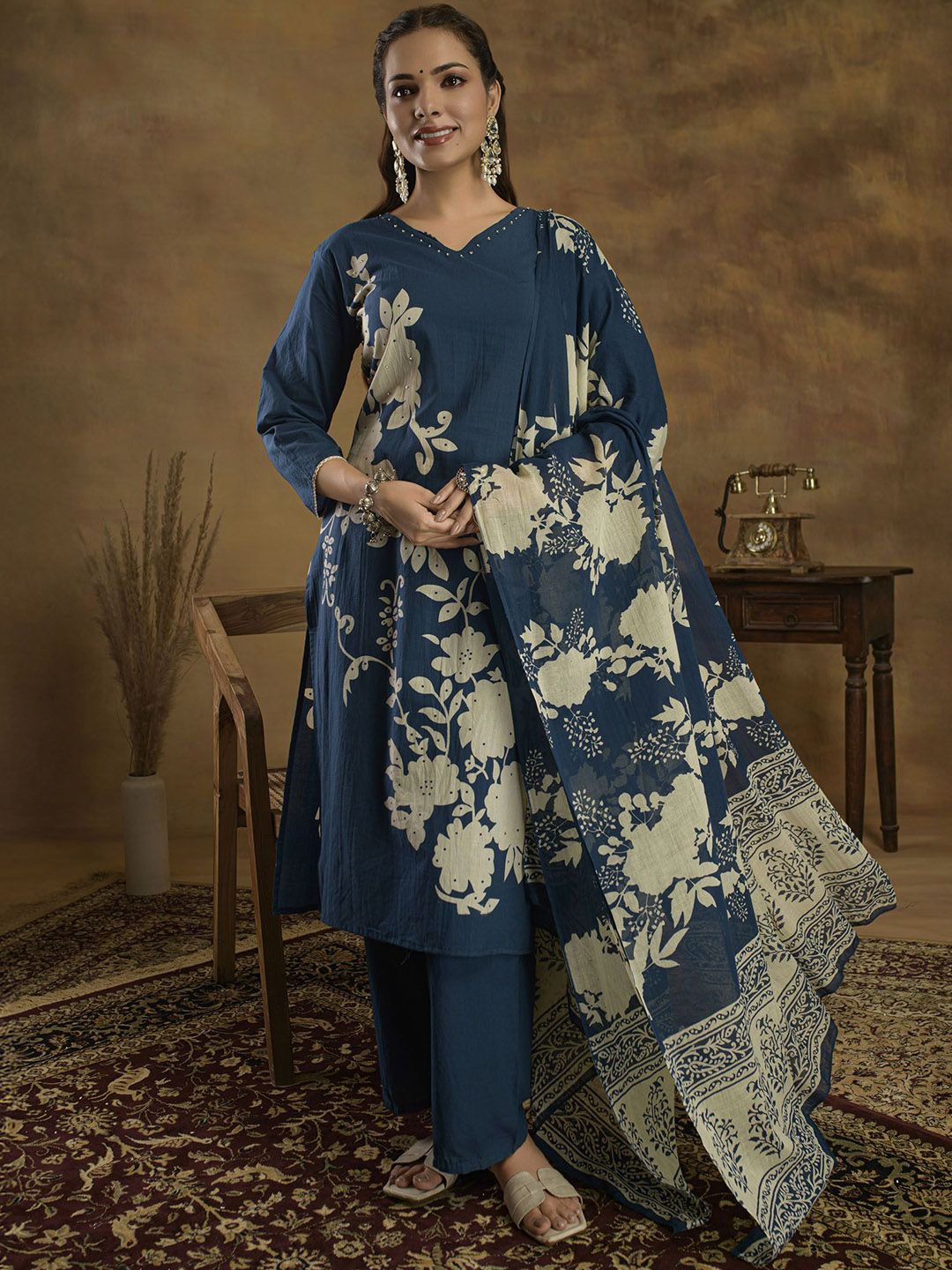 Sangria Women Ethnic Motifs Printed Regular Pure Cotton Kurta with Trousers & With Dupatta