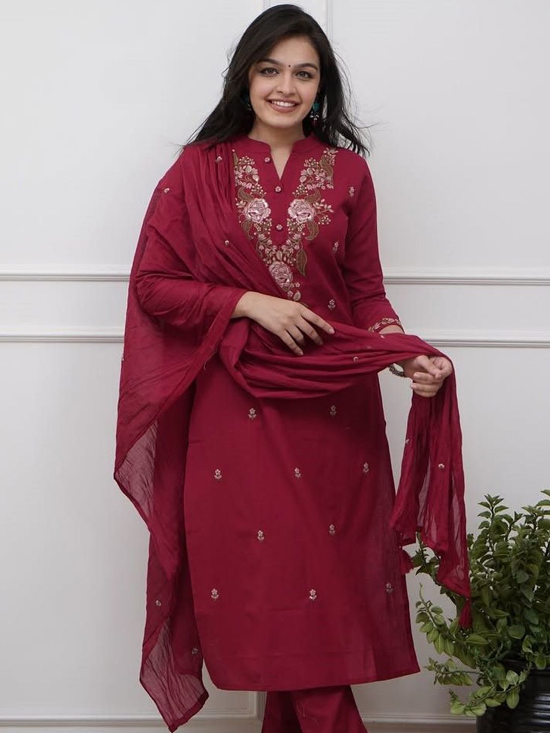 BE IN TEXO FAB Women Floral Embroidered Regular Thread Work Kurta with Trousers & Dupatta