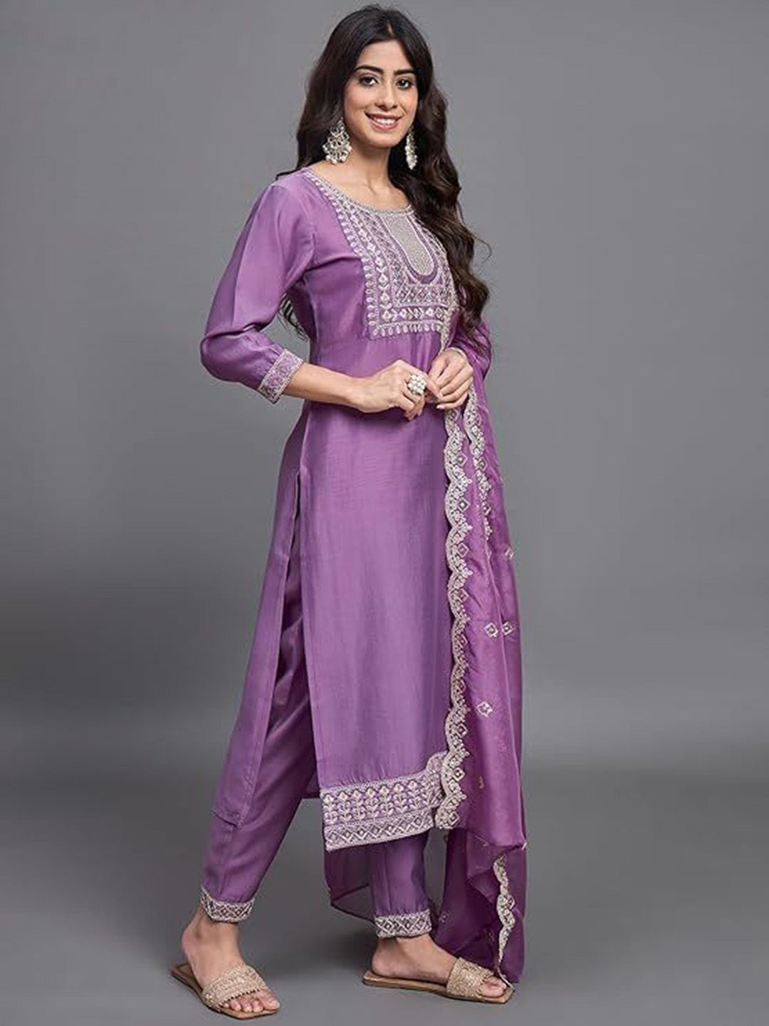 BE IN TEXO FAB Women Embroidered Regular Thread Work Kurta with Trousers & With Dupatta