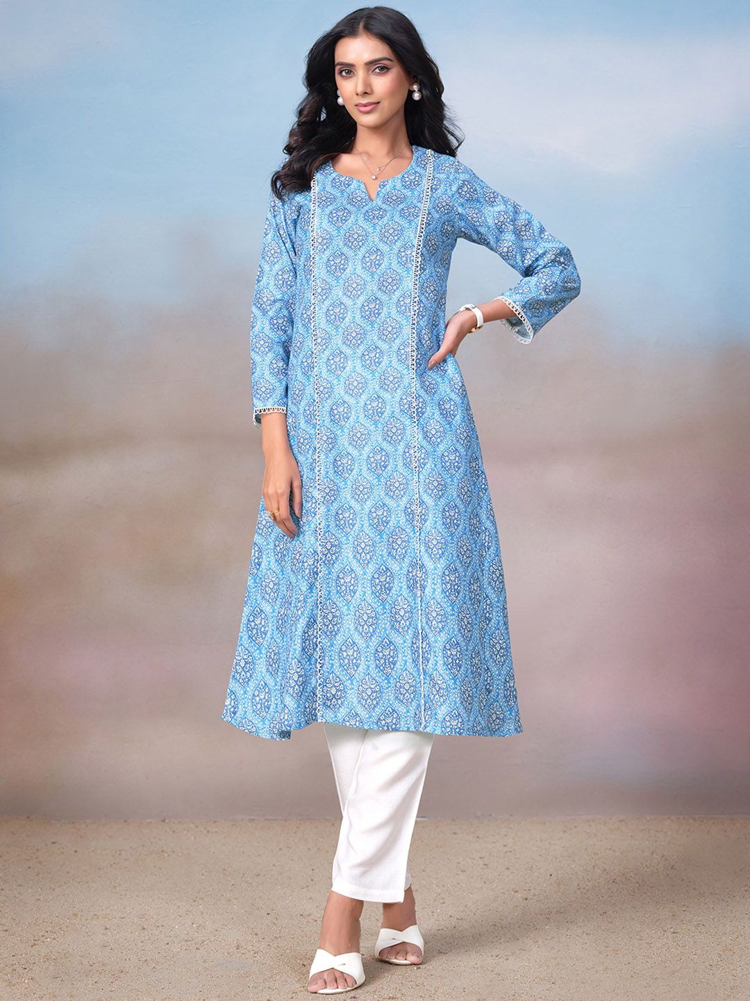 Sangria Printed Straight Kurta & Trousers