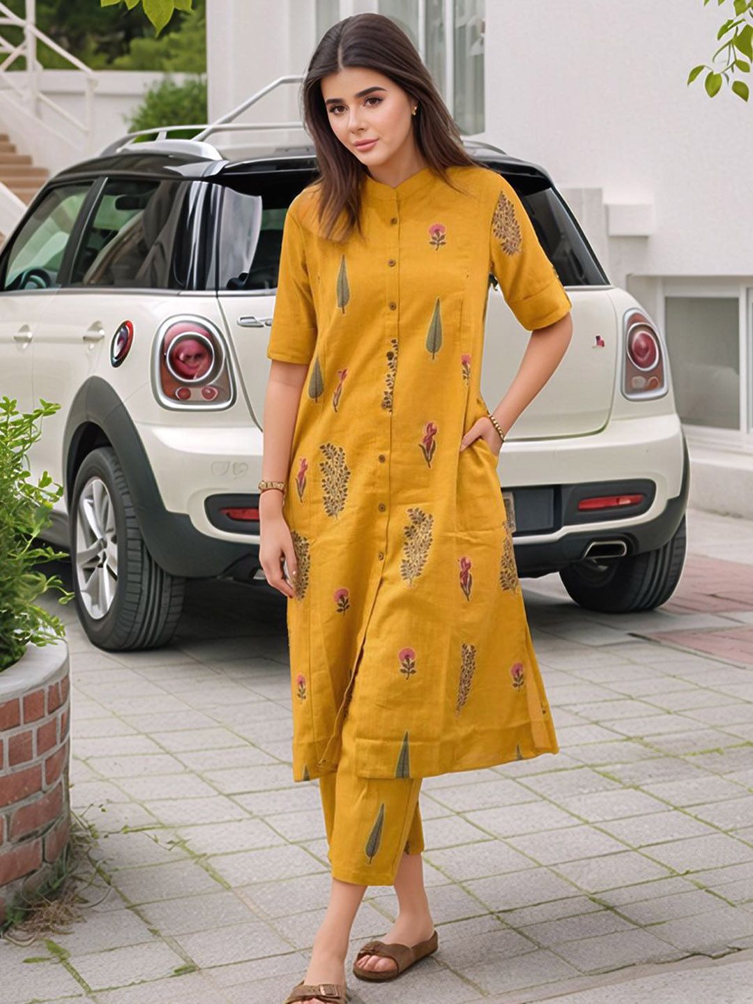 GoSriKi Ethnic Motifs Printed Mandarin Collar Kurta With Trousers
