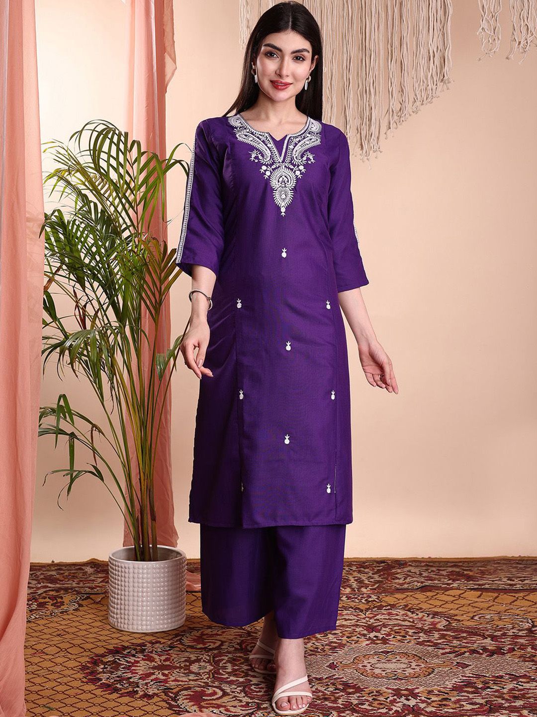 Milastru Women Ethnic Motifs Embroidered Kurta with Trousers
