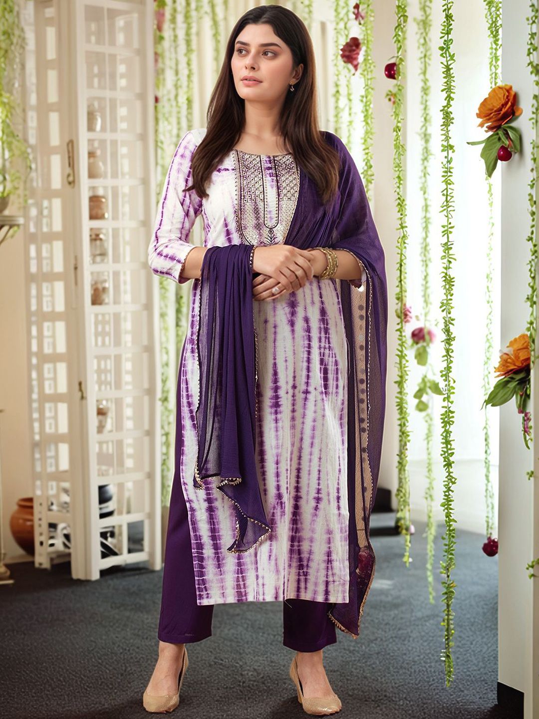 GoSriKi Tie And Die Printed Round Neck Straight Kurta with Trousers & Dupatta