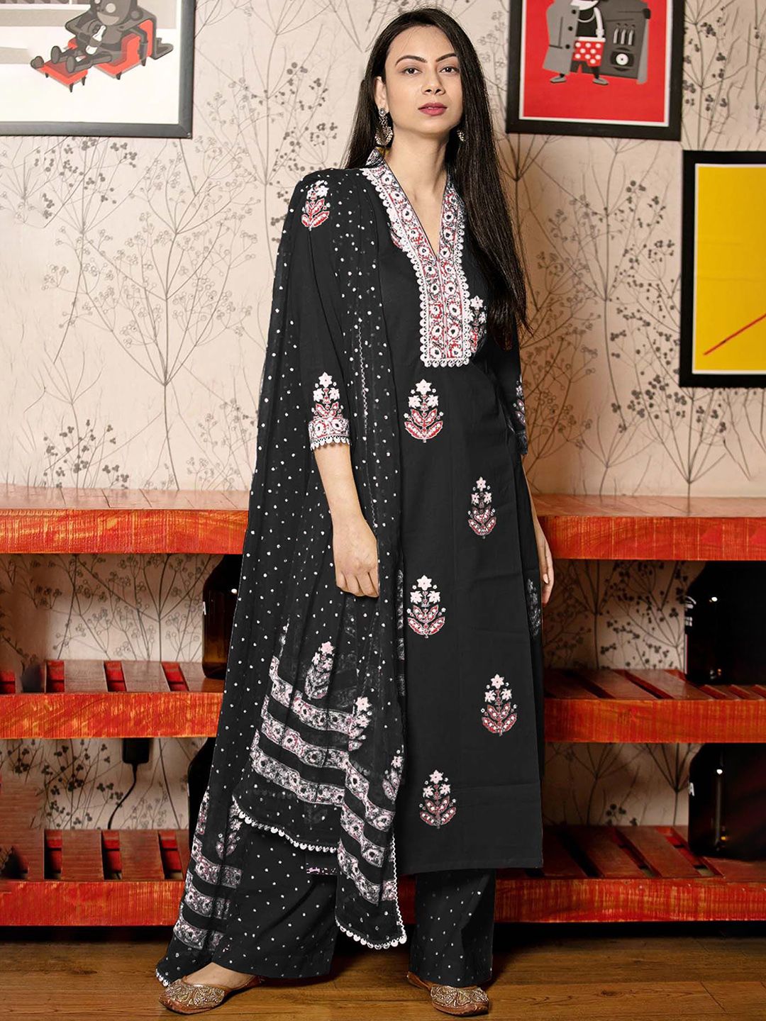 GoSriKi Women Floral Printed Mandarin Collar Kurta With Palazzos & Dupatta