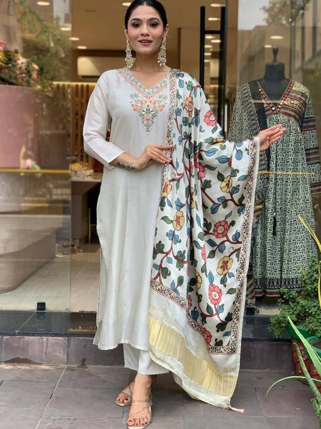 PEENGAX Women Ethnic Motifs Embroidered Regular Thread Work Kurta