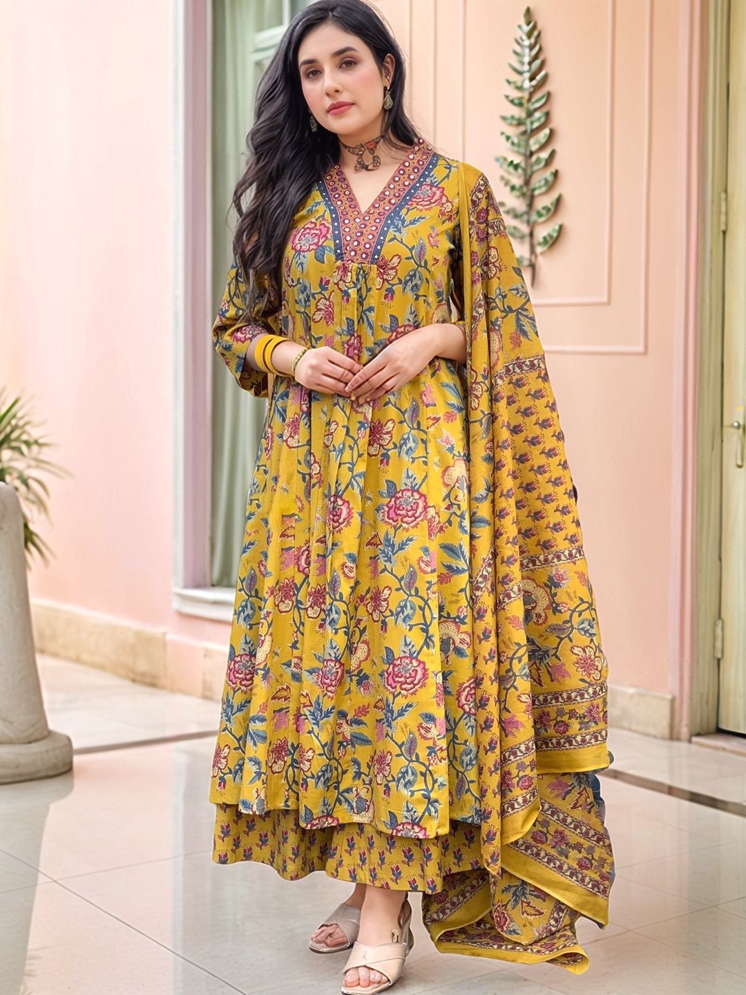 GoSriKi Women Floral Printed Kurta with Palazzos & Dupatta