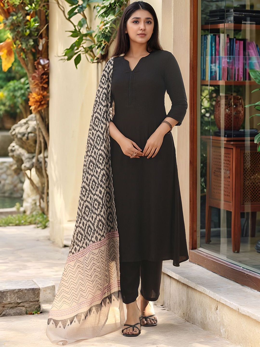 GoSriKi Women Geometric Printed Kurta with Trousers & Dupatta