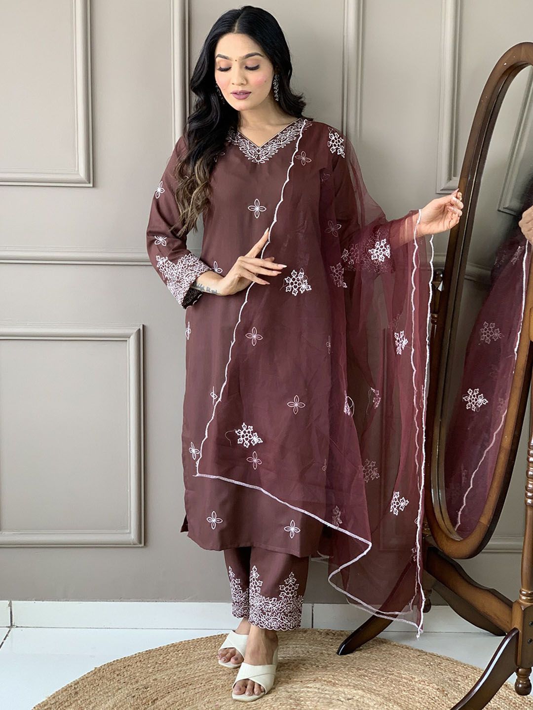 PEENGAX Women Floral Embroidered Thread Work Pure Cotton Kurta Set With Dupatta