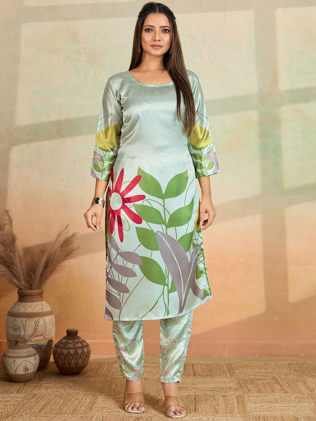 Women Floral Printed Satin Kurta with Trousers