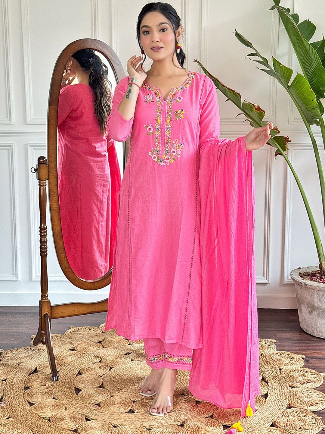 Women Floral Printed Kurta with Trousers & Dupatta