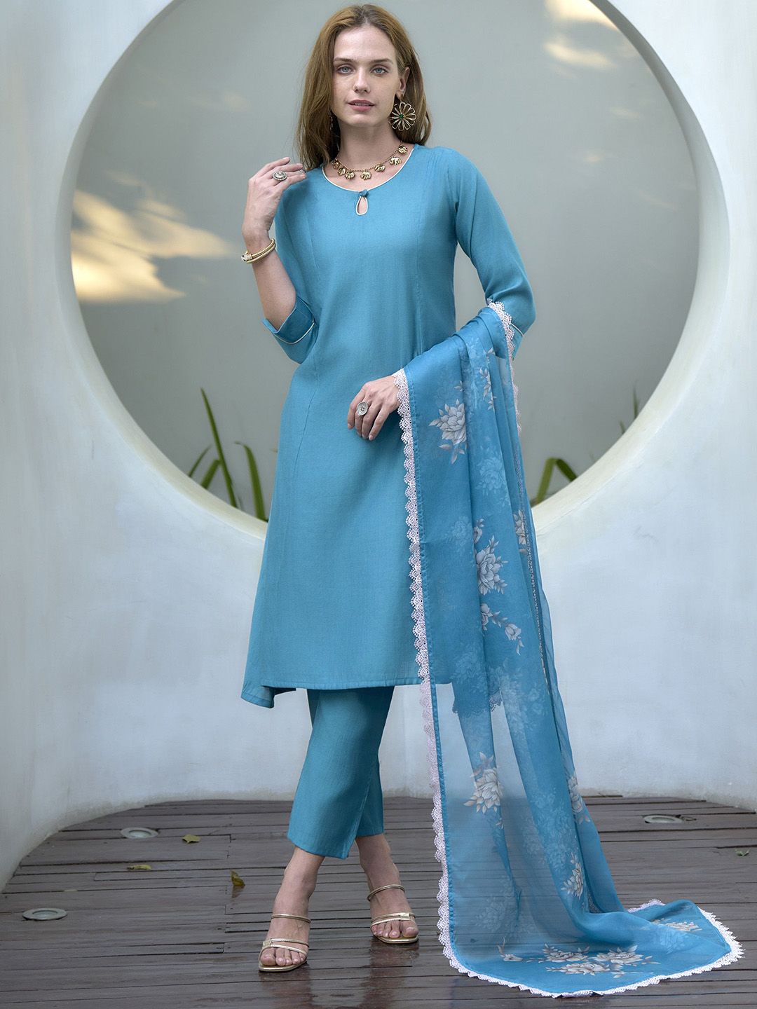 Women Solid Kurta with Trousers & Dupatta