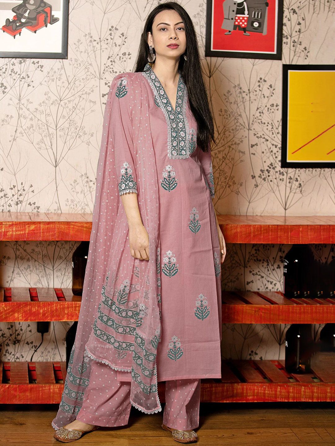 GoSriKi Women Floral Printed Regular Kurta with Palazzos & Dupatta
